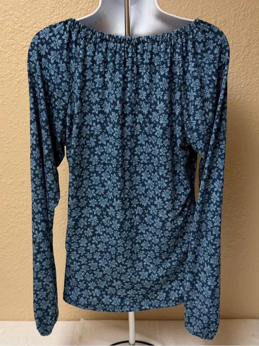 4/$20 Michael Kors Women's Blue Floral Chain-Accent Long Sleeve Top